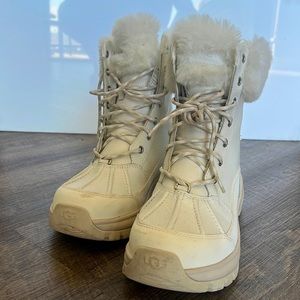 WOMENS UGG YOSE FLUFF BOOT.